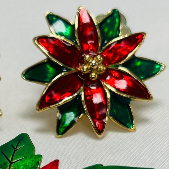 VINTAGE J.J. Xmas/Holiday Poinsettia Brooch/ Clip Earring Set. - Picture 2 of 7